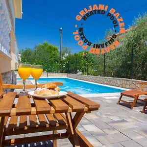 Pansion Tina Apartman